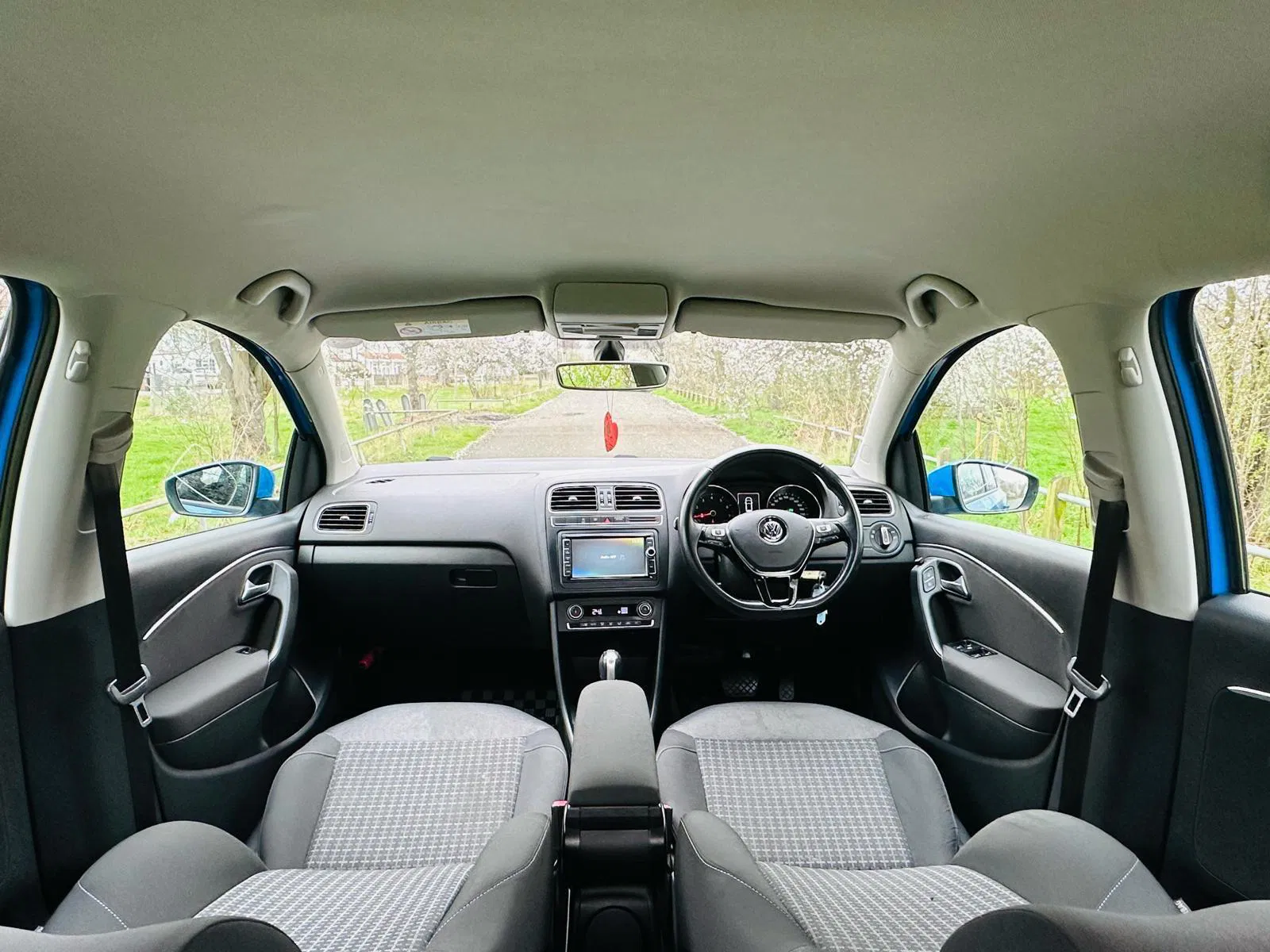 2015 Volkswagen Polo thumbnail 9