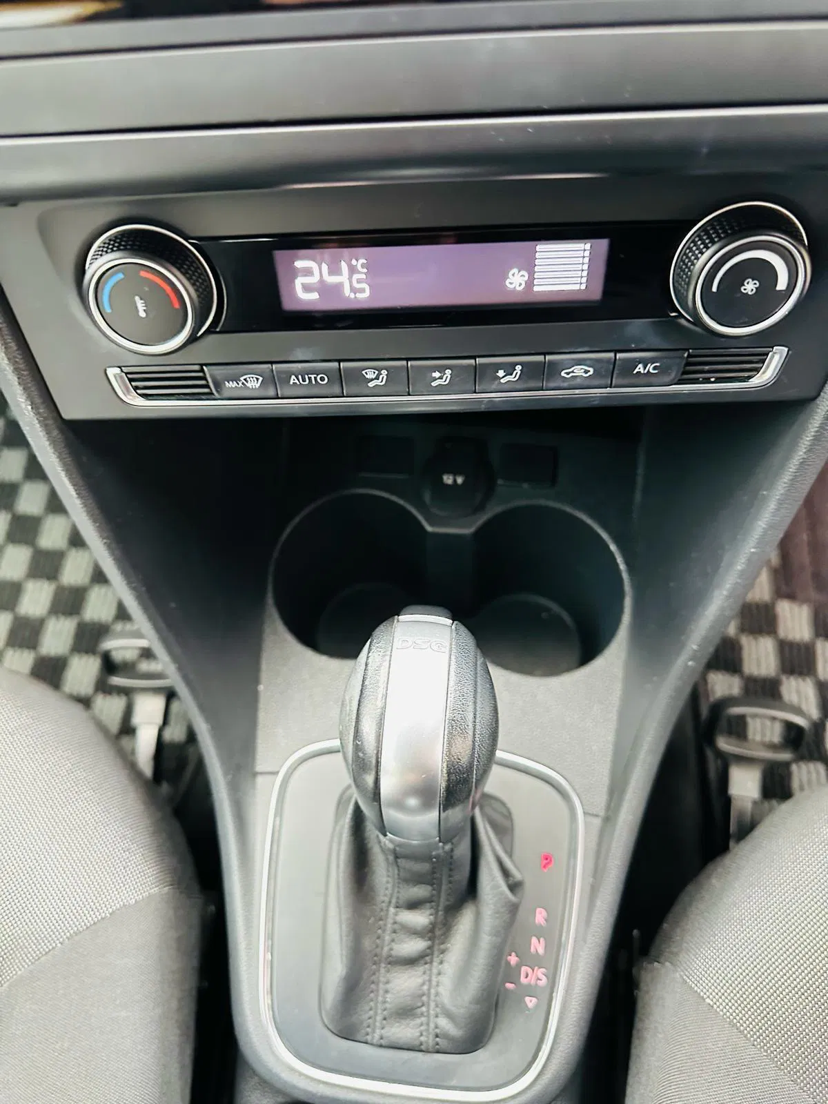 2015 Volkswagen Polo thumbnail 10